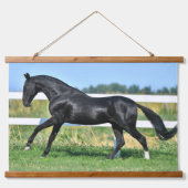 ブラックアクハルテケスタリオンギャロピンパドックフェンス 吊り下げ型タペストリー (正面)