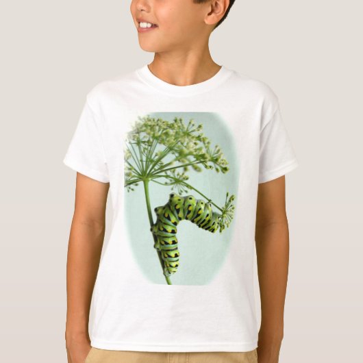 ブラックアゲハチョウキャタピラ食べーズパセリ Tシャツ (正面)