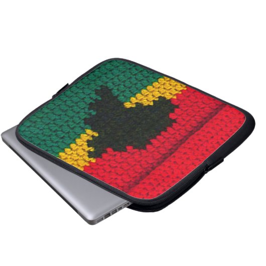 ブラックアフリカアーティザンクロシェプリントエレクトロニクスバッグ ラップトップスリーブ (正面下部)