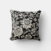 ブラックアンドオフホワイトファームハウスフローラルパターン クッション (正面)