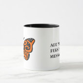 ブラックアンドオレンジ(昆虫)オオカバマダラ、モナークバタフライハッピーバースデー マグカップ (中央)