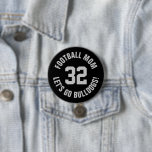 ブラックアンドグレーサッカーマママージャージー番号 缶バッジ<br><div class="desc">スポーツチームお気に入りのやサッカー選手に応援を与えるか、プライドのスピリットで学校のを見せカスタムることパーソナライズされた!学校名を追加するか、プレーヤーの名前とジャージー番号でパーソナライズする。サッカー、バスケットボール、野球、サッカーの試合に最適！ゲームカスタムの日にチーム全体、チアリーダー、両親と兄弟姉妹のための衣服ピンを作成する。クリックカスタマイズフォントや色を変えて贈り物ユニークの一種を作る。</div>