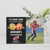 ブラックイエローオレンジフォトサッカー誕生日 招待状 (スタンド正面)