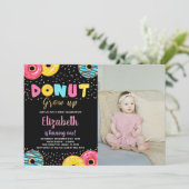 ブラックイエローピンクグリーンドーナツ誕生日(写真あり) 招待状 (スタンド正面)