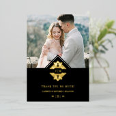 ブラックイニシャルゴールデンシック結婚レースロマンチック 箔招待状 (立ち正面)