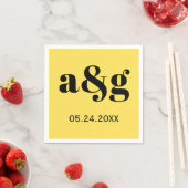 ブラックイニシャルタイポグラフィオン結婚イエロー スタンダードカクテルナプキン (インサイチュ)