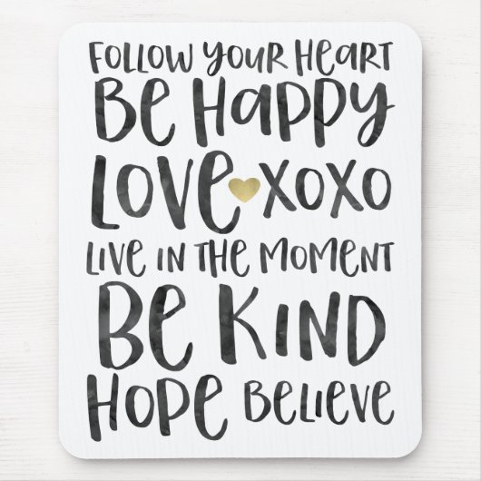ブラックウォータ感動的ーの単語金ゴールドハート マウスパッド (正面)