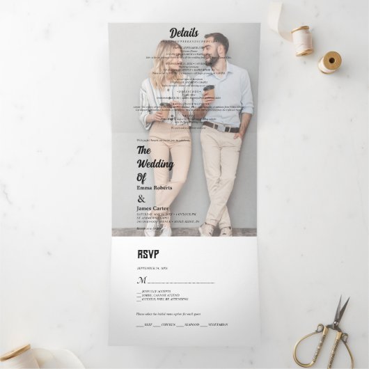 ブラックエレガントタイポグラフィトリフォル結婚ズインビタティ 三つ折りクリスマスカード (内部)