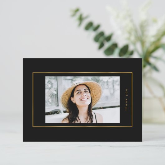 ブラックエレガントフォイル縁どフォトユニバーシティ卒業 サンキューカード (スタンド正面)