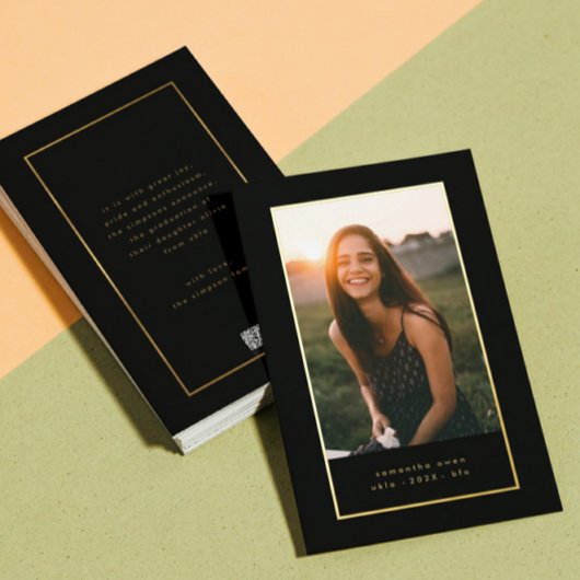 ブラックエレガントフォイル縁どフォトユニバーシティ卒業 箔招待状