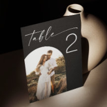 ブラックエレガントミニマル文字のアーチ結婚写真