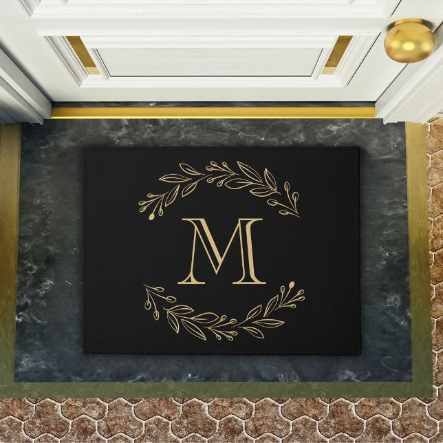 ブラックエレガント金ゴールドリースファミリーイニシャルモノグラム ドアマット (elegant black and gold monogram doormat)