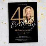 ブラックエレガント金ゴールド40th Birthday招待状 招待状<br><div class="desc">40th誕生日金ゴールドブラックシンプル招待状エレガント写真。ミニマ祝リストのエレガンスのシンプルさがテーマ写真のパーソナライズの魅力に満ちモダンた「ミニマリスト・シック」のデザインとスタイルで、お客様の画期的な誕生カスタム日。このシンプルデザインとシックなお祝いはカスタム、あなたの写真が中心のステージを取ることを可能にする。このマイルストーンモダンの重要性を強調しながら、簡単にエッジを維持する雰囲気を作スタイリッシュ成する。「ミニマリストシック」で、あなたの誕生日パーティーのテーマは、洗練と個人の気持ちの完璧な融合を体現コンテンポラリーし、忘れられないお祝いのためのステージを設定する。</div>