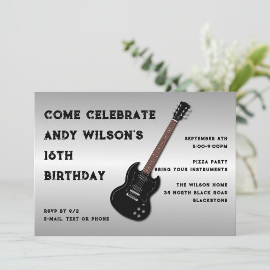 ブラックエレクトリックギタ10代のーボーイ誕生日招待状 招待状 (スタンド正面)