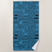 ブラックオモダンンティール（緑がかった色）ブルーコンピュータ回路基板 ビーチタオル (正面)