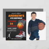 ブラックオレンジのバスケットボール写真を使った誕生日パーティーの招待状 招待状 (正面/裏面)