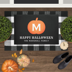 ブラックオレンジのパンプキンモノグラム ハッピーハロウィン ドアマット