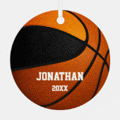 ブラックオレンジの男の子の子守備表示バスケットボール メタルオーナメント (裏面)