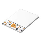 ブラックオレンジ色のサッカーボールのパターン ノートパッド (回転)