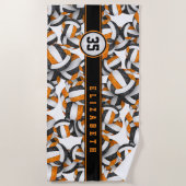 ブラックオレンジ色のバレーボール柄ジャージー番号 ビーチタオル (正面)