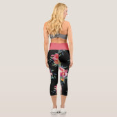 ブラックカはっきりしたプリレギンスの大きな花柄 カプリレギンス (裏面)