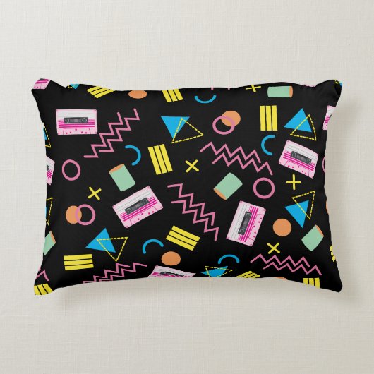 ブラックカラフル80年代80年代のレトロパターン アクセントクッション (正面)