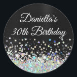 ブラックガーリーホログラデーショングリッター30th Birthday ラウンドシール<br><div class="desc">自分のモノグラムファンシーのマスタイリッシュイルストーン誕生祝い封筒用シールを作成する。背景にはグラムガーリーダークグレーとブラックフォイルグラデーションデジタルアートグラフィック。カスタマイズフォントの色やスタイルの長い底は色の虹色のグリッターのグラムでフェイクす。グリッターデザイン素子の主な色は、シアン、アクア、ブルー、グリーンおよびピンクである。豪華なスパークル、グリッター、フォイルは、写真のような招待状に芸術的プリントするクリエイティブ要素で作成される。あなたの友人のための素晴らしい30歳の誕生日の丸いステッ最高のカー。</div>