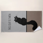 ブラックキャット予約席 |横目カッコいい子猫 ビーチタオル (正面)