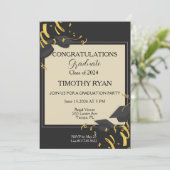 ブラックキャップ金ゴールドモダンスクリプト卒業パーティー 招待状 (スタンド正面)