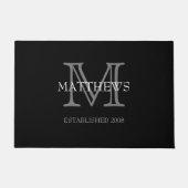 ブラッククラシックカスタムモノグラム&名前 ドアマット (正面)