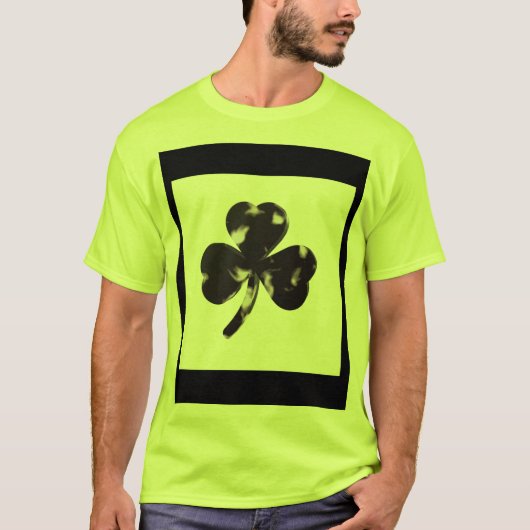 ブラッククローバーのミニマルデザイン。 Tシャツ (正面)