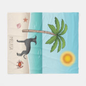 ブラックグイタリアンレイハウンドアットトロピカルサマービーチ フリースブランケット (正面(横))