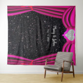 ブラックグリッターダイヤモンドハートピンクカーテン背景 タペストリー (インサイチュ(横))