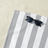 ブラックグレーアンドホワイトクラシックカバナストライプ ビーチタオル (インサイチュ)