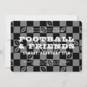ブラックグレーチェッカーボードサッカーゲームの腕時計パーティー 招待状 (正面)