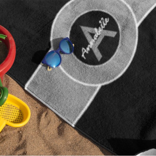 ブラックグレーモノグラムパーソナライズされた ビーチタオル