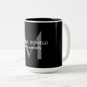 ブラックグレーモノグラムモダンミニマルテンプレート ツートーンマグカップ (正面右)