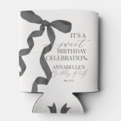 ブラックコケットボーガールバースデーパーティーの好意 缶クーラー (裏面)