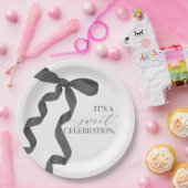 ブラックコケットボーガールバースデーパーティードコール ペーパープレート (パーティー)