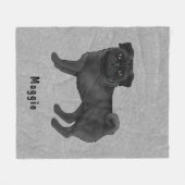 ブラックコートカラーパグドッグ名前をカスタムするグレー フリースブランケット (正面(横))