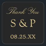ブラックゴールデンベージュ結婚式の引き出物サンキューステッカー スクエアシール<br><div class="desc">ブラックゴールデンベージュ結婚式の引き出物ありがとうステッカー、お客様のカップルのイニシャルと日付でパーソナライズしてください結婚。 ，オンラインのパーソナライズテンプレートを使用して注文する前に。ステッカーはスタイリッシュ、クラシックブラックのベージュ(フェイク金ゴールド/金ゴールドルック)の黄金色の色合いの文字を特徴とする。</div>