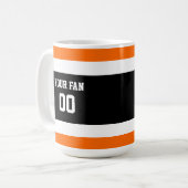 ブラックサッカー・オレンジ・ホワイトサッカーパーソナライズされたチーム コーヒーマグカップ (正面左)