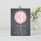 ブラックシャルボードピンクバルーンガール誕生日 招待状 (スタンド正面)