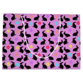 ブラックシルエットウサギの束フラワーピンク ラージペーパーバッグ (裏面)