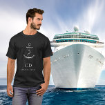 ブラックシルバーいかりセーラークルーズモノグラム名 Tシャツ<br><div class="desc">黒い背景、銀のいかりで飾フェイクられた。モノグラムのイニシャルとフルネームをパーソナライズして追加。</div>