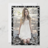 ブラックシルバーの花柄 フォト サプライズ スイート16 招待状 (裏面)