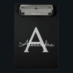 ブラックシルバーモダンスクリプトガーリー名前のモノグラム ミニクリップボード<br><div class="desc">ブラックとシルバーの名前プランニングクリップボード。これは、豪華で洗練されたスタイルが好きな人への、スイート16の誕生日、結婚式、ブライズシャワー、結婚記念日、ベビーシャワー、またはバチェロレッテパーティーのギフトに最適です。</div>