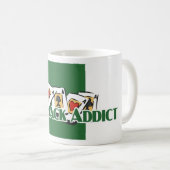 ブラックジャックの常習者の白いマグ コーヒーマグカップ (正面右)