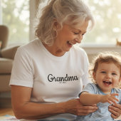ブラックスクリプトでおばあちゃんを認定Tシャツ Tシャツ