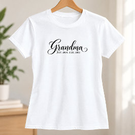 ブラックスクリプトの祖母就任Tシャツ Tシャツ